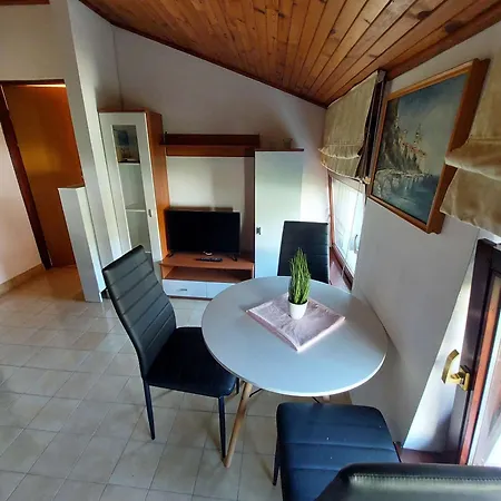 Guest house And With Parking Space Banjol, Rab - 23468 Rab Town